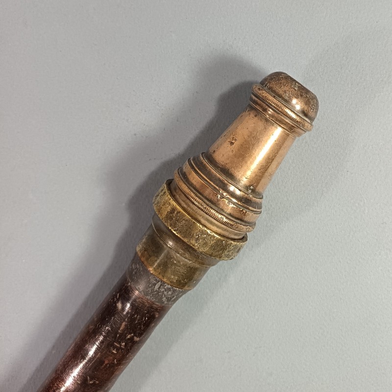 LANCE EN CUIVRE ET LAITON DES SAPEURS POMPIERS MODELE A VISSE XIX ème SIECLE LONGUEUR 86 cm